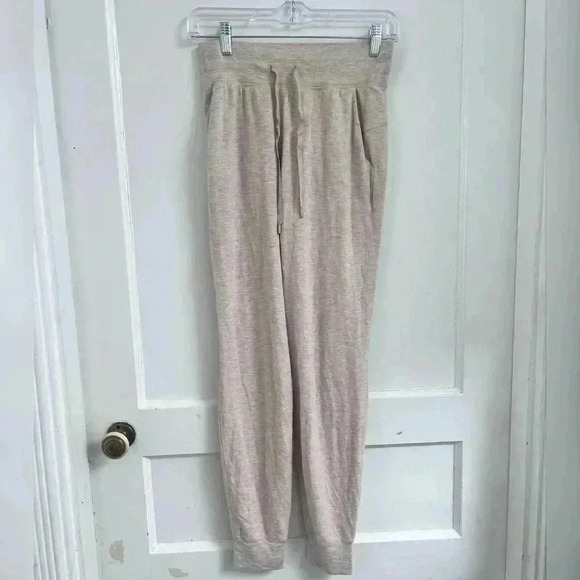 Lululemon Athletica Women's Warm Down
Jogger Size 2 - Picture 1 of 4